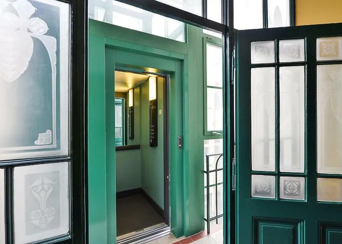 Art Nouveau Apartment *